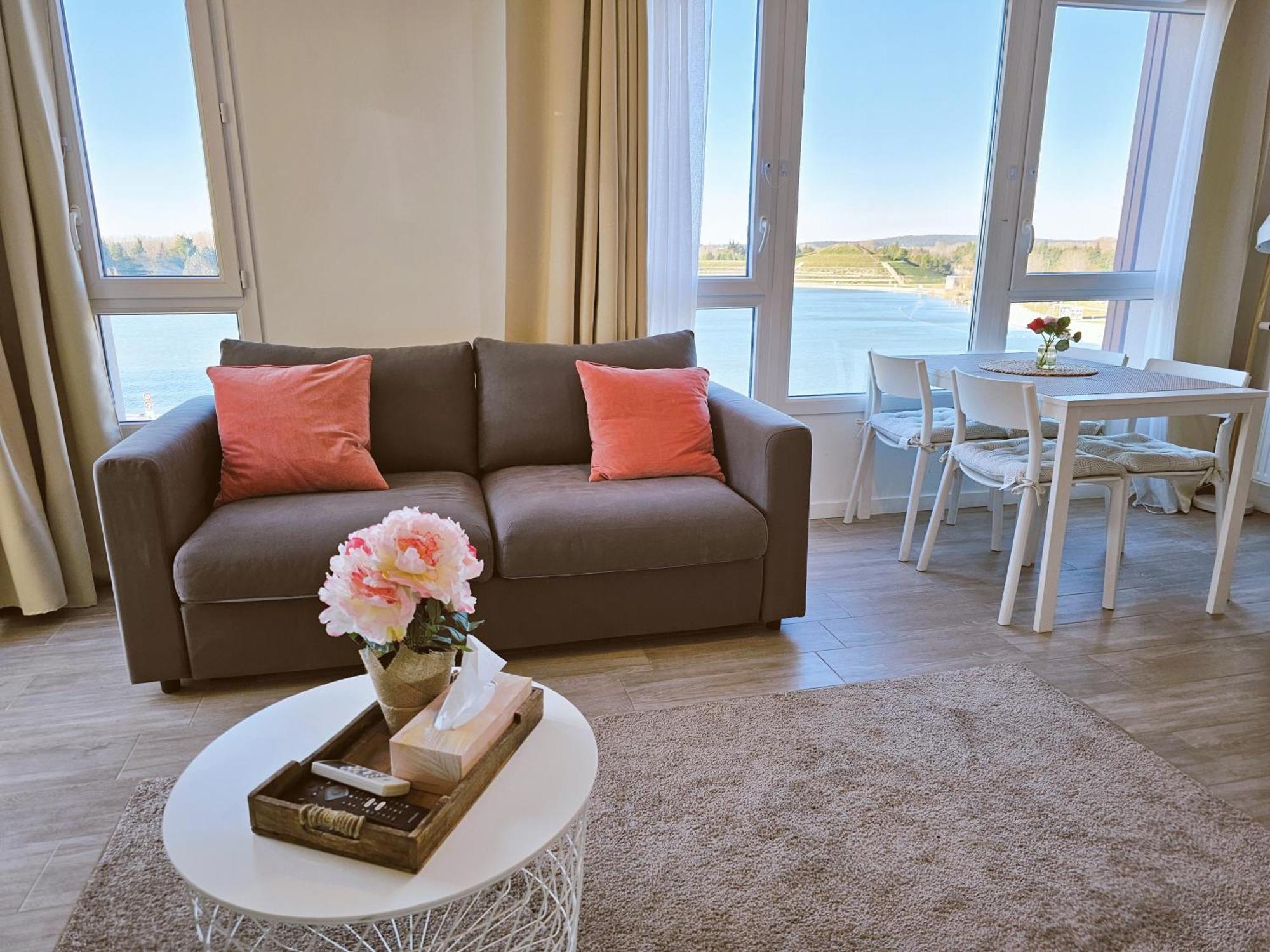 Lakeside Provence - Classe 4 Etoiles, Vue Sur Le Lac, Parking Sous-sol, Double Clim * Monteux